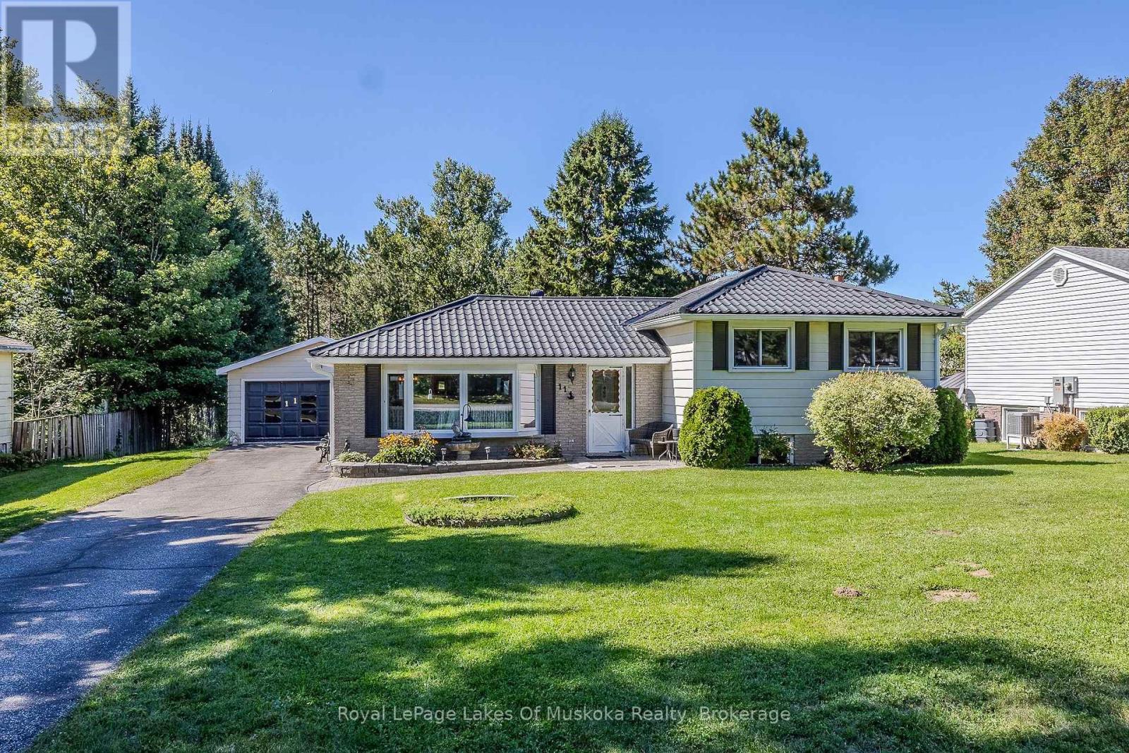 11 Pine Street, Bracebridge, Ontario P1L 1L1 - Photo 3 - X13822494