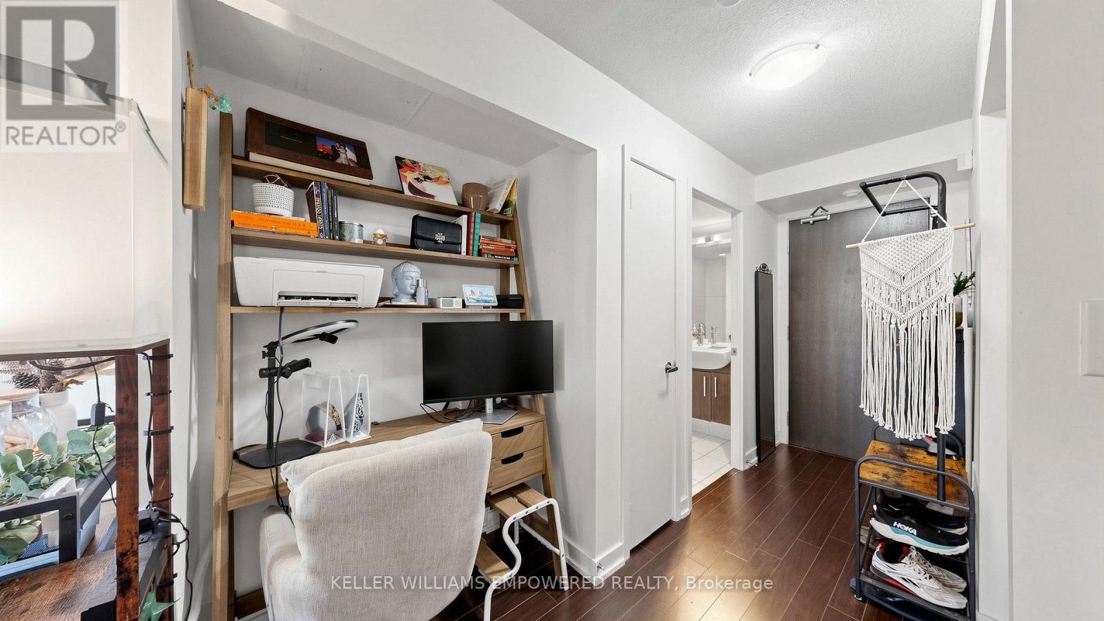 539 - 8 TELEGRAM MEWS