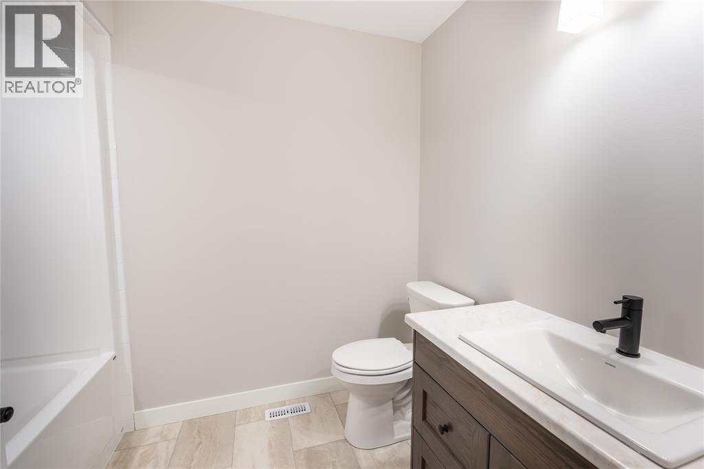 4009 Greenwood Street, Petrolia, Ontario  N0N 1R0 - Photo 10 - 26011714