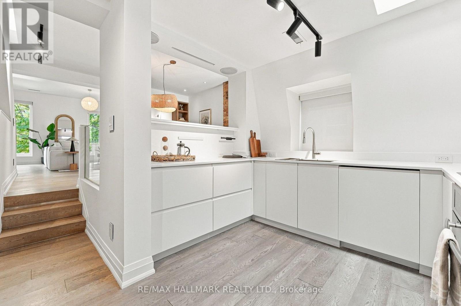 10 Earl Street, Toronto, Ontario  M4Y 1M3 - Photo 10 - C13785794