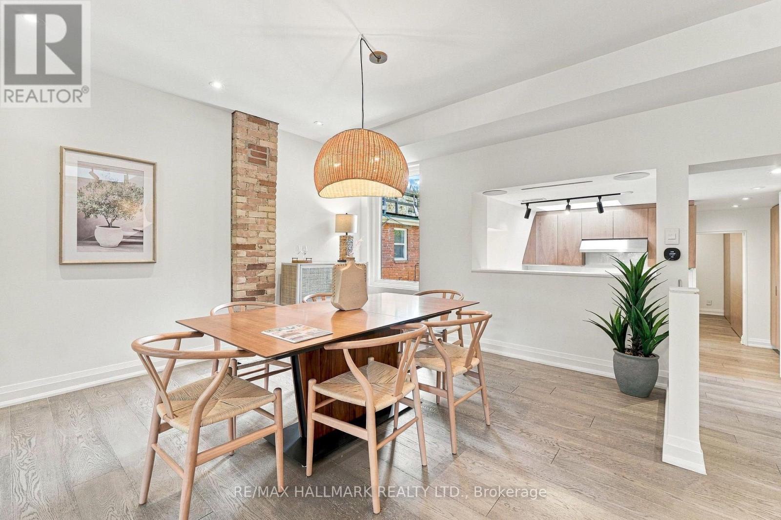 10 Earl Street, Toronto, Ontario  M4Y 1M3 - Photo 2 - C13785794
