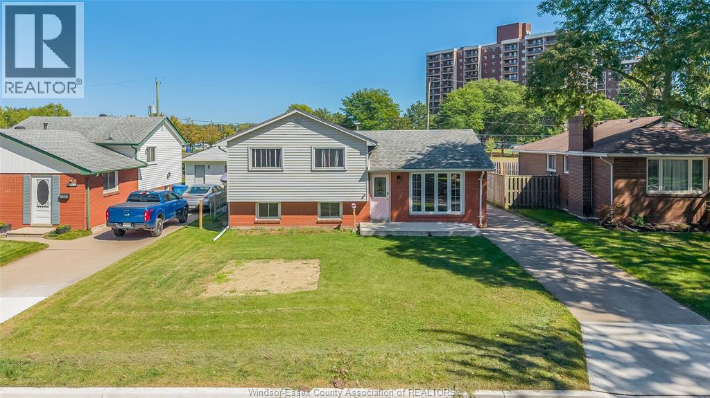 368 CARLING CRESCENT, Windsor, Ontario