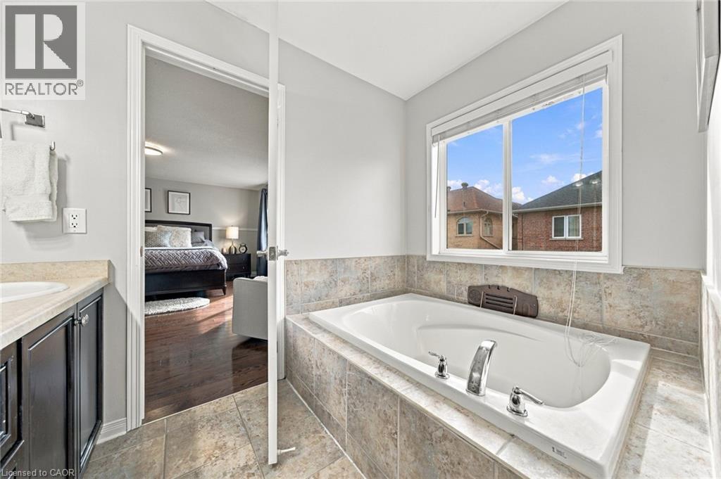 3053 Jenn Avenue, Burlington, Ontario  L7M 0C8 - Photo 11 - 40865839