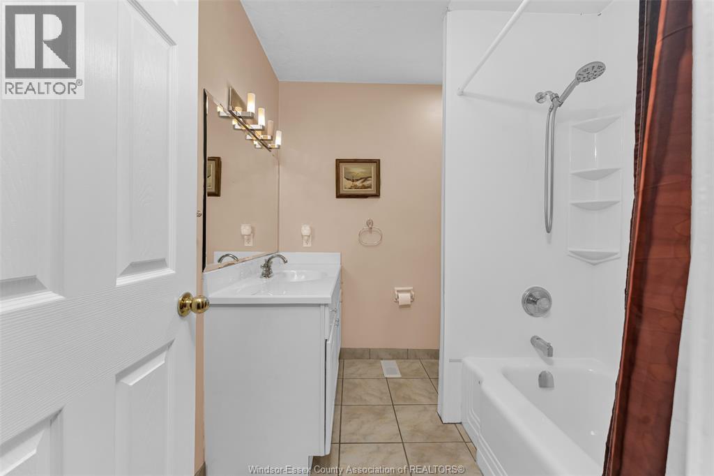 3415 Randolph, Windsor, Ontario  N9E 3E9 - Photo 20 - 26023456
