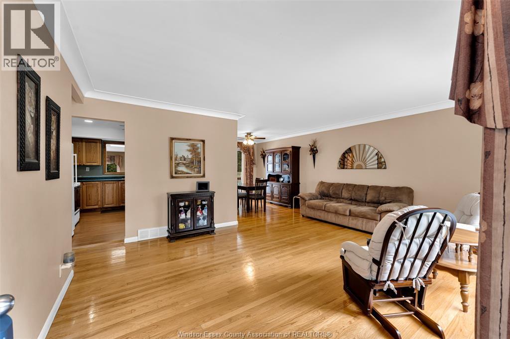 3415 Randolph, Windsor, Ontario  N9E 3E9 - Photo 3 - 26023456