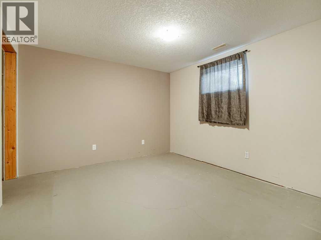 83 Rivergreen Road W