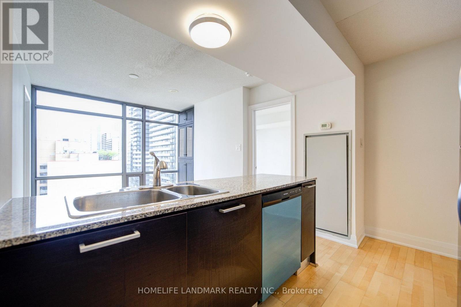 1508 - 38 Grenville Street, Toronto, Ontario  M4Y 1A5 - Photo 12 - C13822678