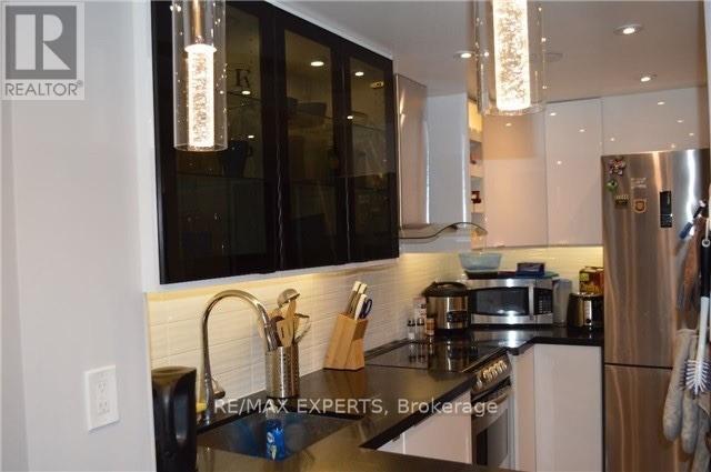 605 - 717 Bay Street, Toronto, Ontario  M5G 2J9 - Photo 2 - C13822904