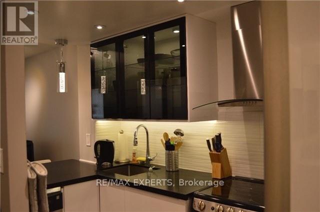 605 - 717 Bay Street, Toronto, Ontario  M5G 2J9 - Photo 3 - C13822904