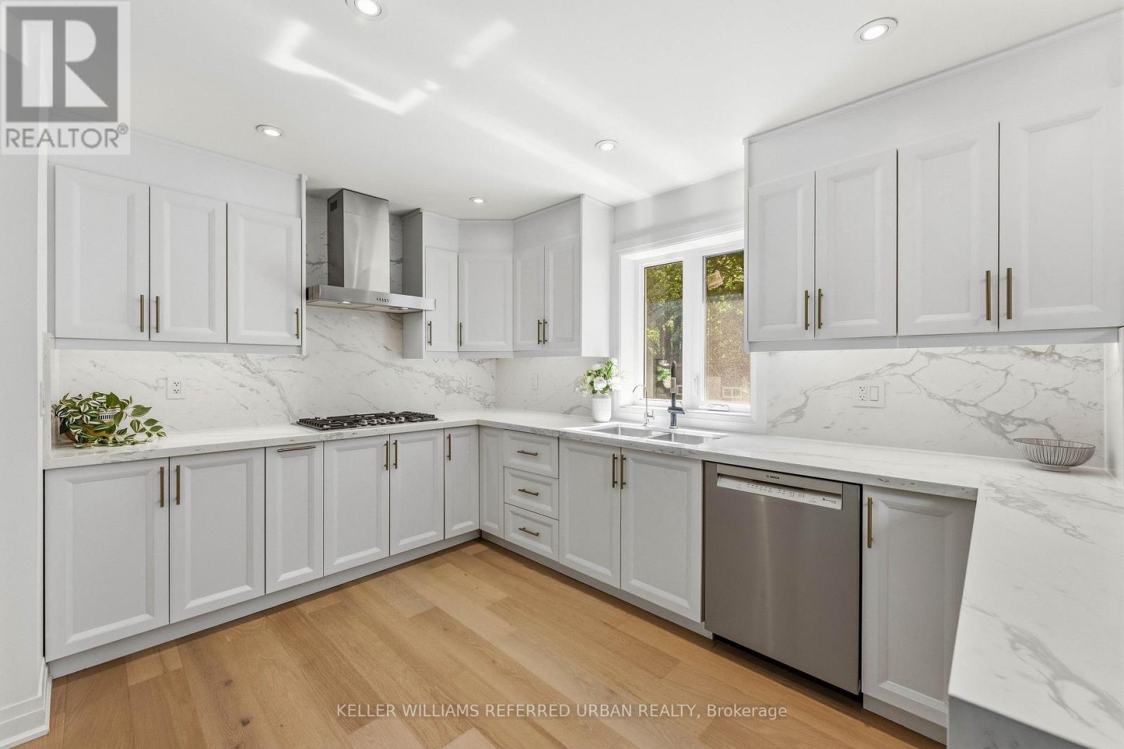 27 Christine Crescent, Toronto (Willowdale West), Ontario  M2R 1A4 - Photo 6 - C13822952