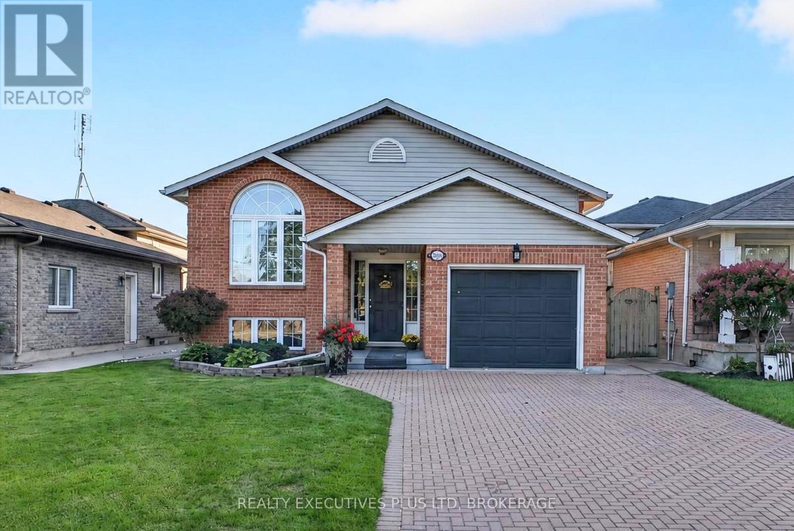 7802 Sabine Drive, Niagara Falls, Ontario  L2H 3E4 - Photo 1 - X13821444