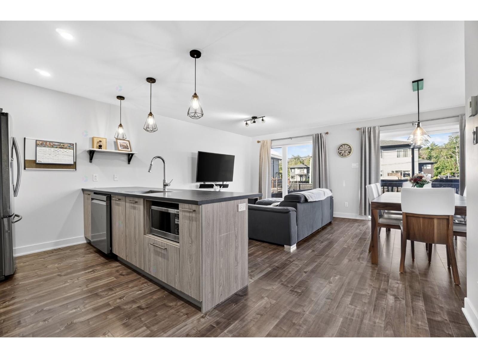 157 3e Avenue Saint-Zotique Quebec Canada J0P1Z0 3