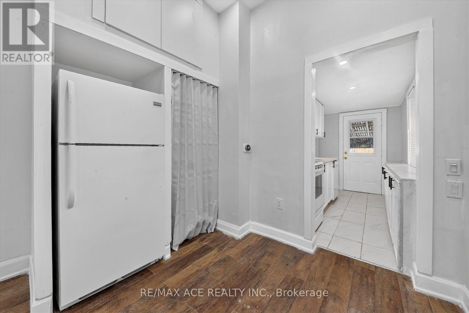 47 Laurel Avenue, Toronto, Ontario  M1K 3J4 - Photo 11 - E13822680