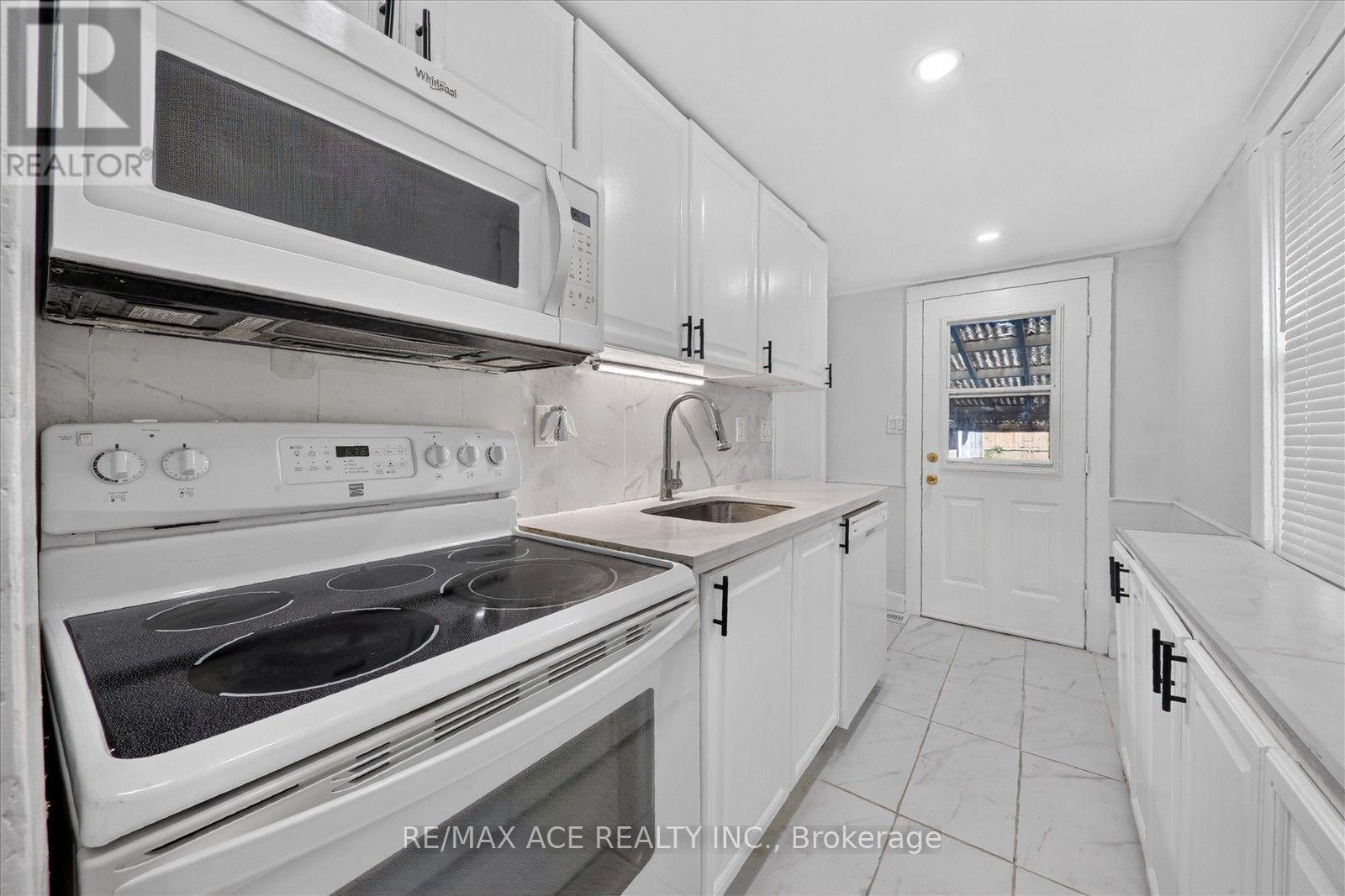 47 Laurel Avenue, Toronto, Ontario  M1K 3J4 - Photo 14 - E13822680