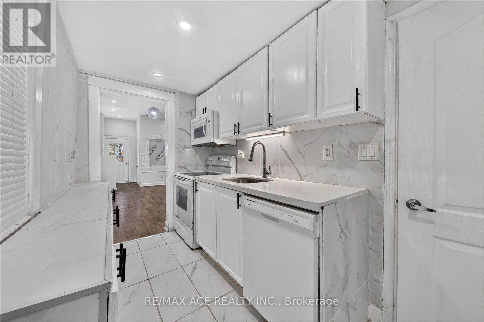 47 Laurel Avenue, Toronto, Ontario  M1K 3J4 - Photo 15 - E13822680
