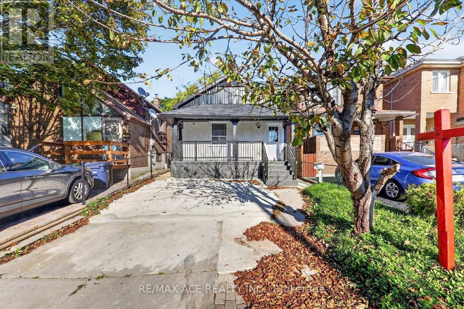 47 Laurel Avenue, Toronto, Ontario  M1K 3J4 - Photo 2 - E13822680