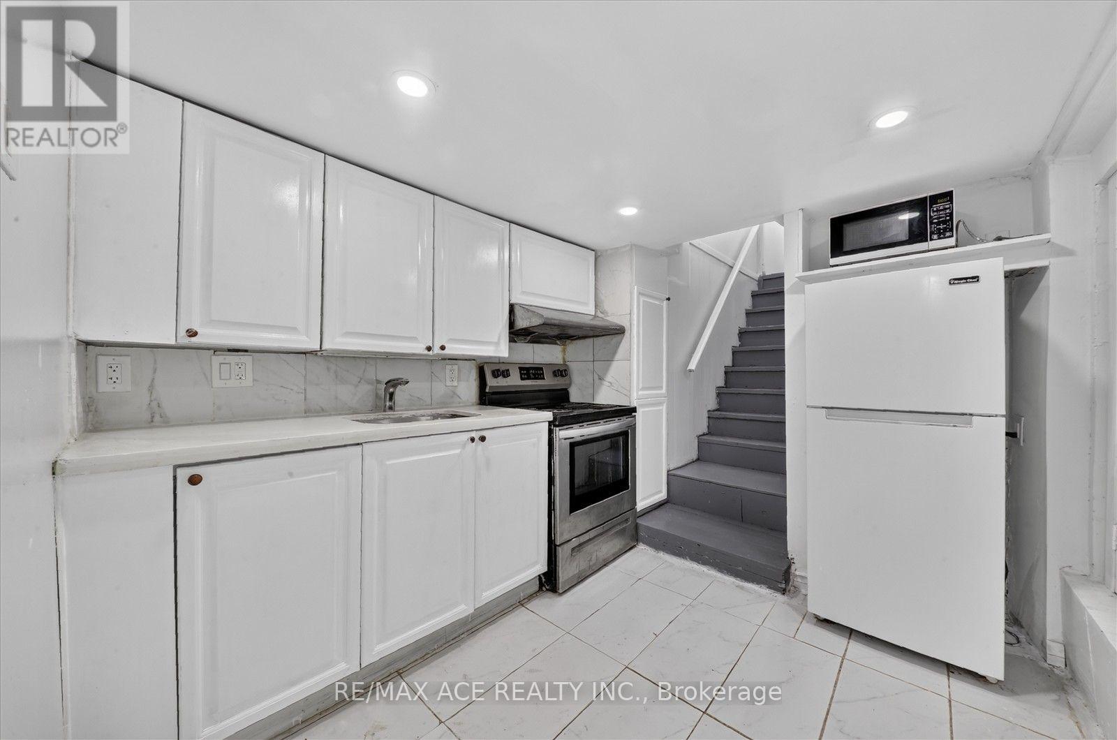 47 Laurel Avenue, Toronto, Ontario  M1K 3J4 - Photo 23 - E13822680
