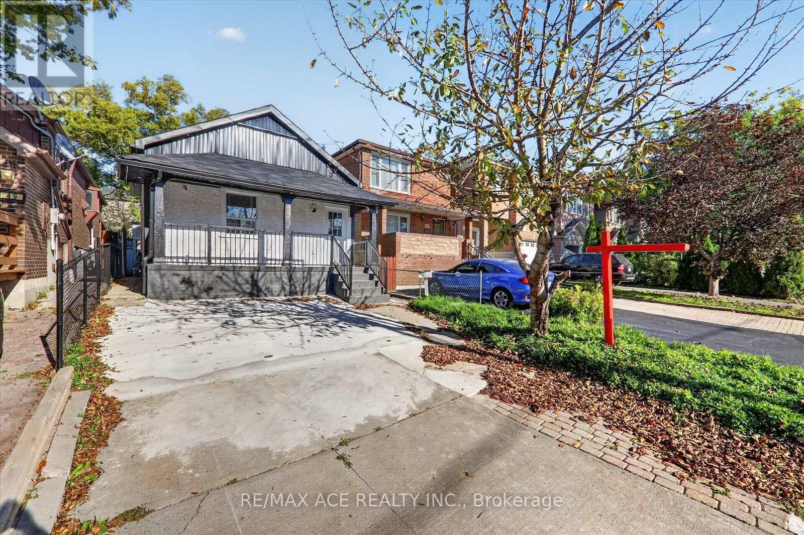 47 Laurel Avenue, Toronto, Ontario  M1K 3J4 - Photo 3 - E13822680