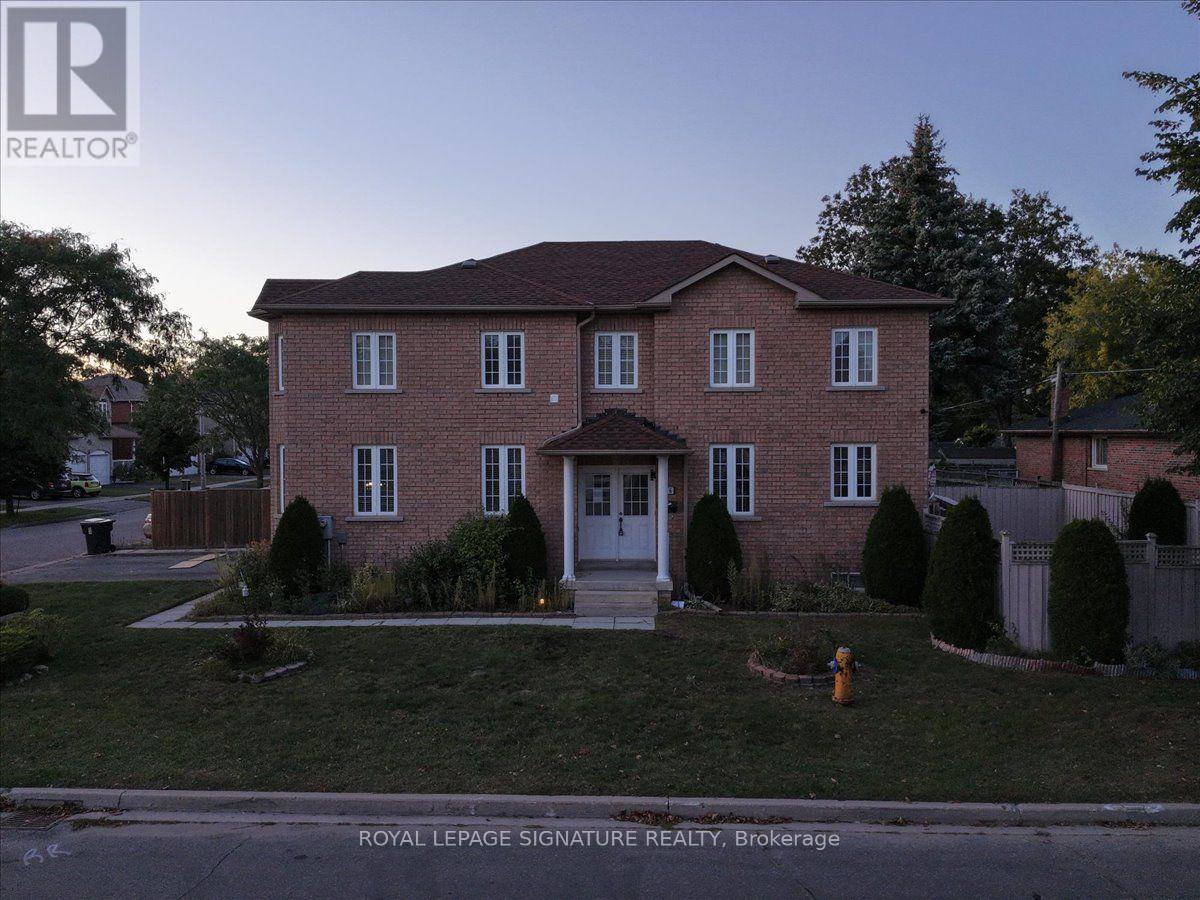 106 CRAGGVIEW DRIVE, Toronto, Ontario