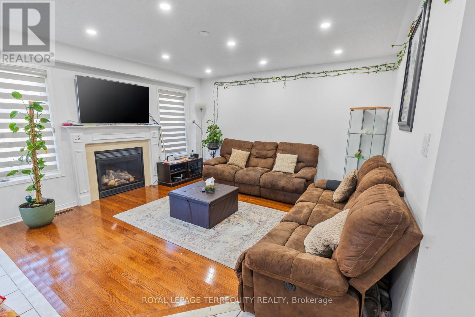 44 Thackery Drive, Ajax, Ontario  L1T 0B4 - Photo 10 - E13822824