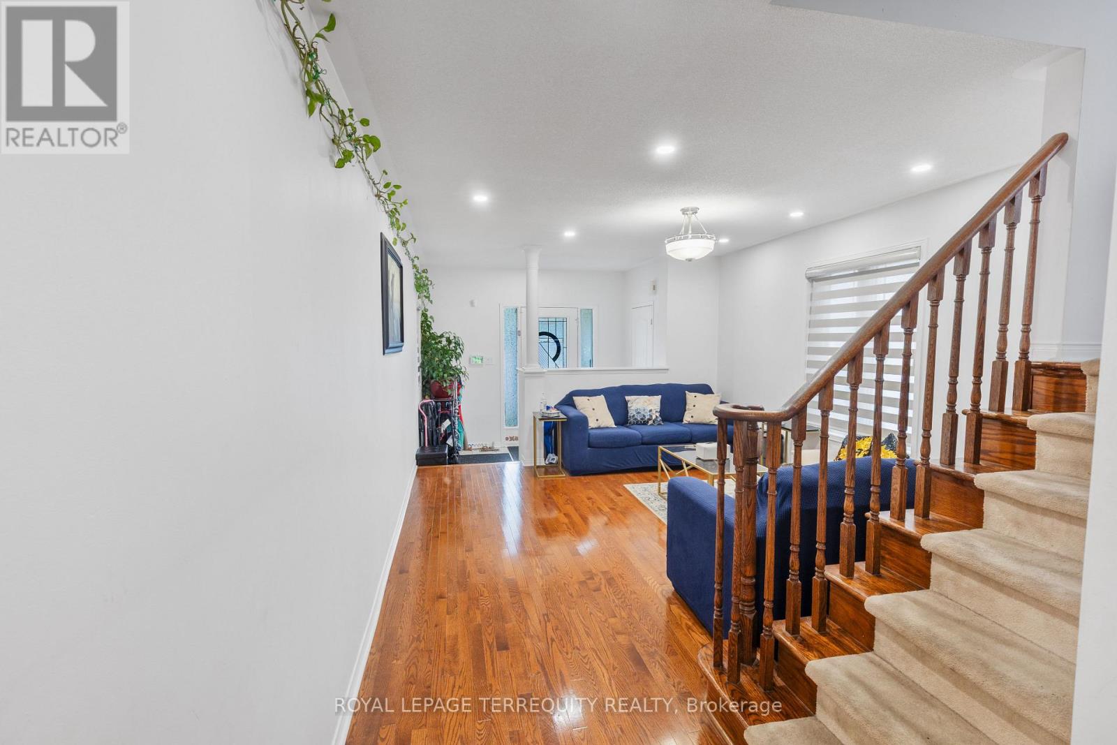 44 Thackery Drive, Ajax, Ontario  L1T 0B4 - Photo 4 - E13822824