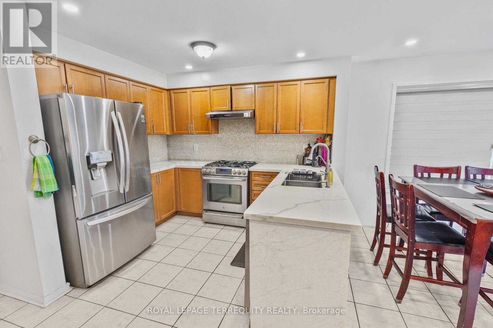 44 Thackery Drive, Ajax, Ontario  L1T 0B4 - Photo 6 - E13822824