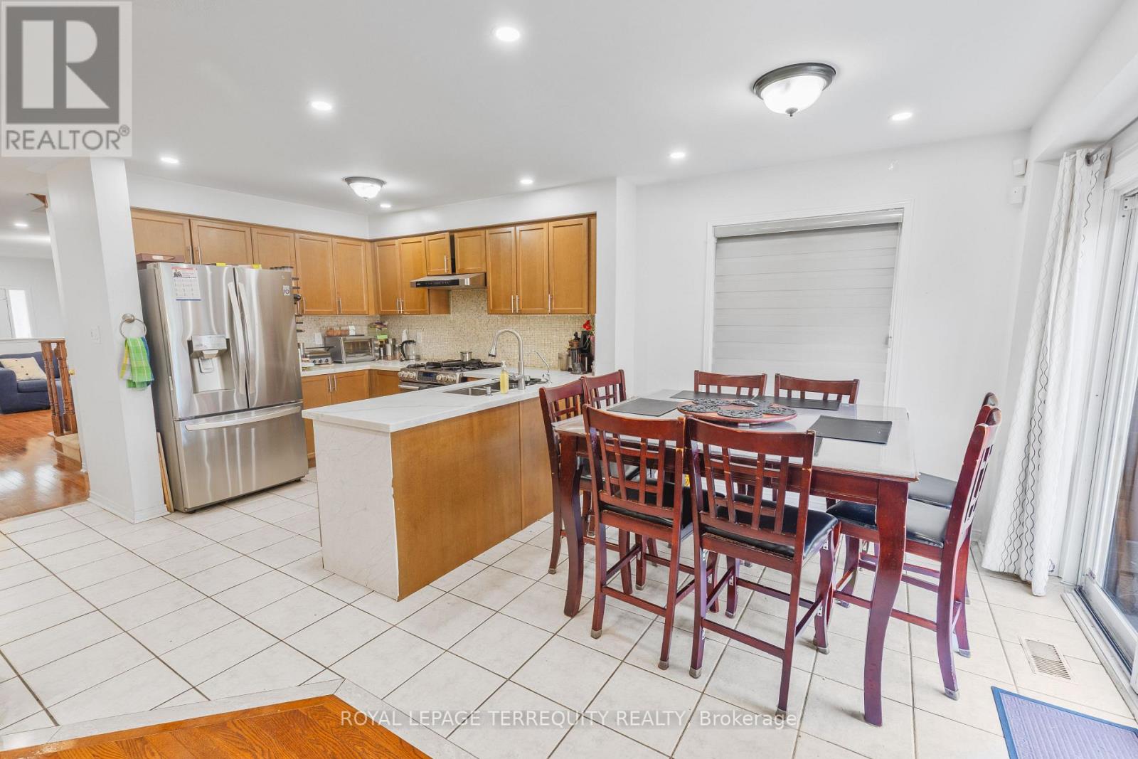 44 Thackery Drive, Ajax, Ontario  L1T 0B4 - Photo 8 - E13822824
