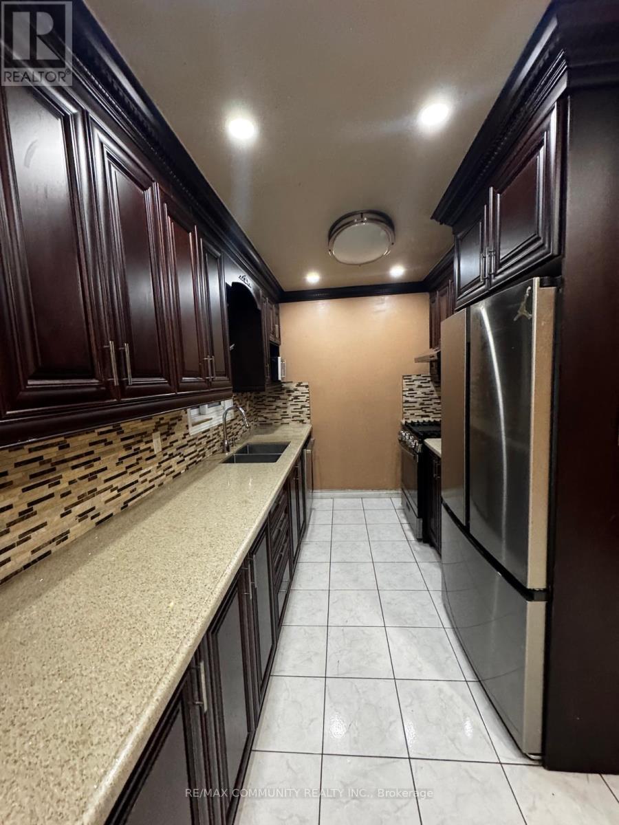 Upper - 56 Overlord Crescent, Toronto, Ontario  M1B 4P3 - Photo 10 - E13822828