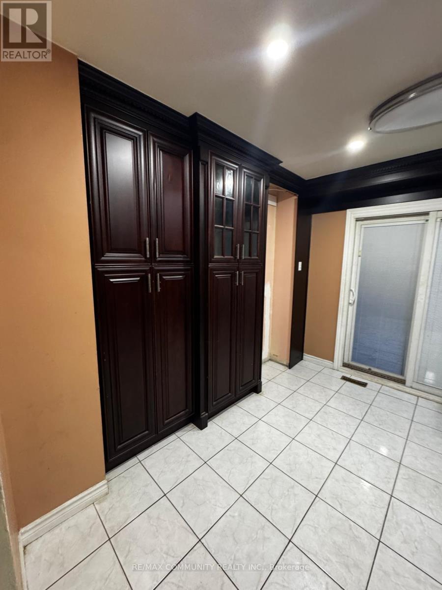 Upper - 56 Overlord Crescent, Toronto, Ontario  M1B 4P3 - Photo 12 - E13822828