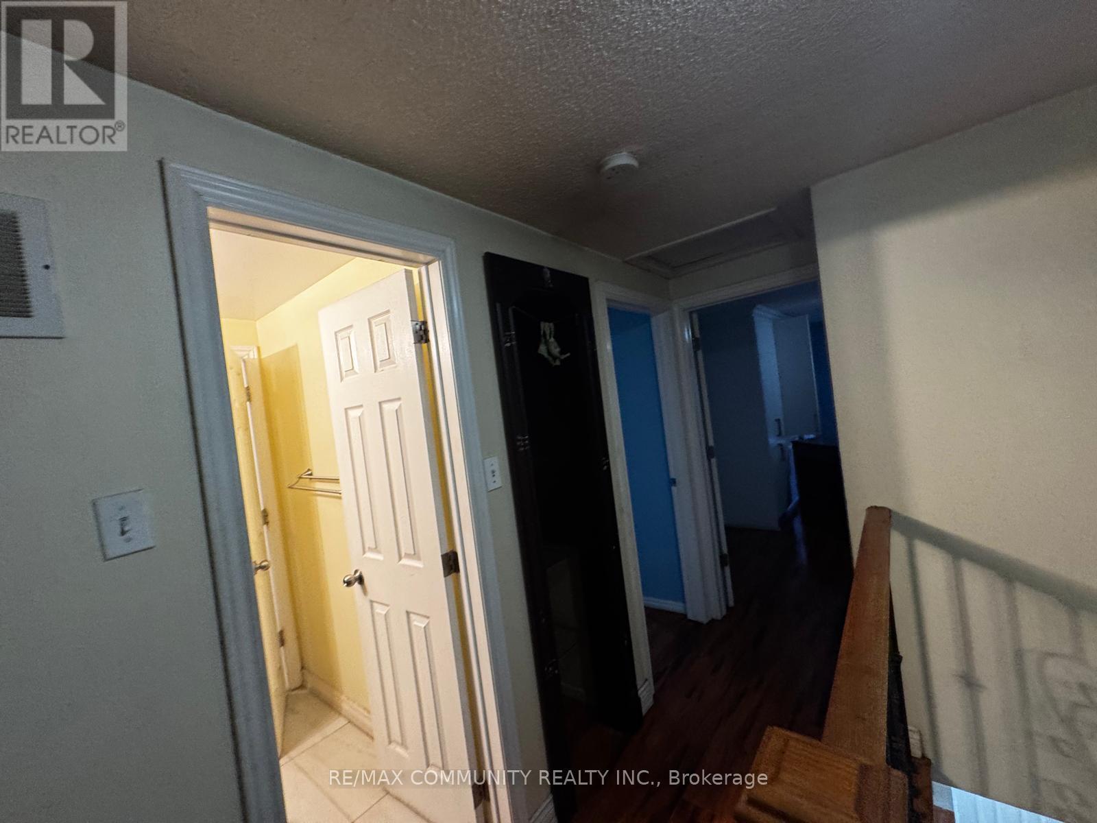 Upper - 56 Overlord Crescent, Toronto, Ontario  M1B 4P3 - Photo 13 - E13822828