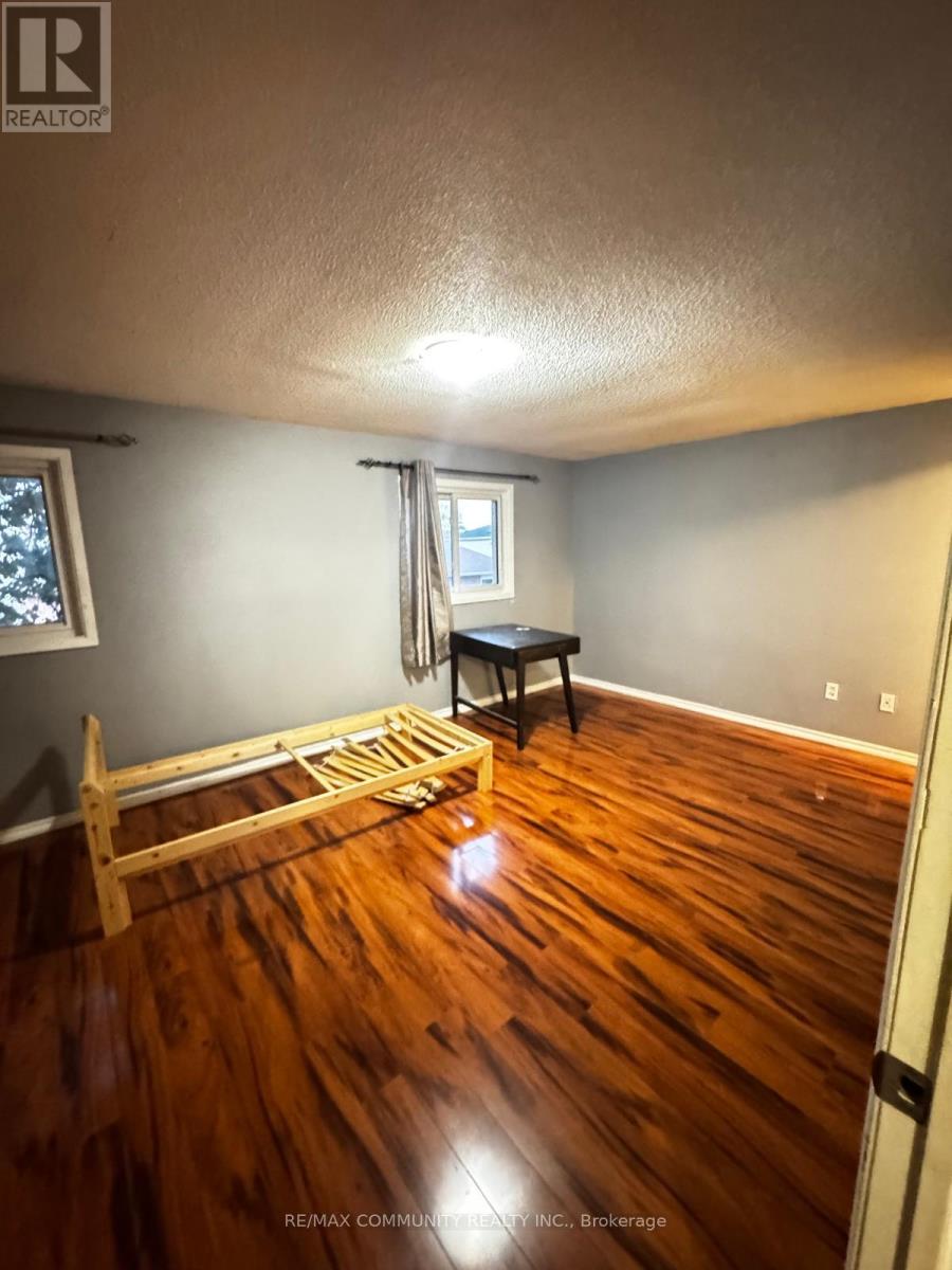 Upper - 56 Overlord Crescent, Toronto, Ontario  M1B 4P3 - Photo 14 - E13822828