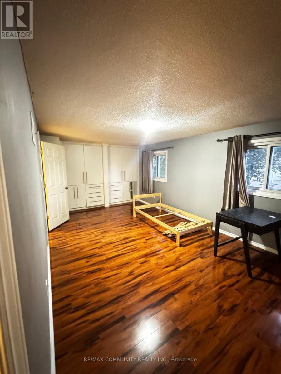 Upper - 56 Overlord Crescent, Toronto, Ontario  M1B 4P3 - Photo 15 - E13822828