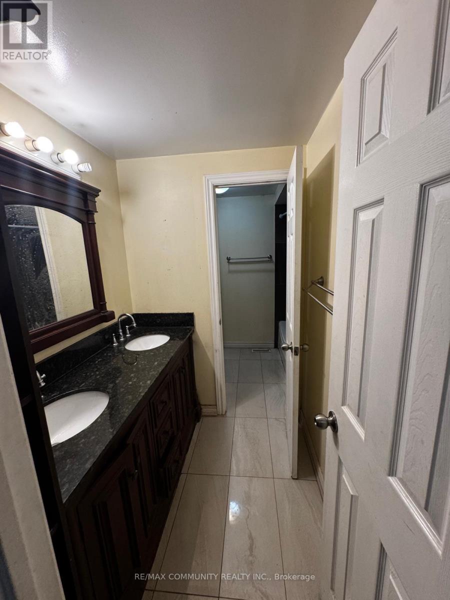 Upper - 56 Overlord Crescent, Toronto, Ontario  M1B 4P3 - Photo 18 - E13822828