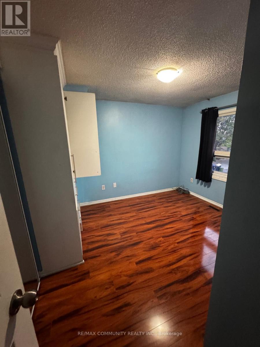 Upper - 56 Overlord Crescent, Toronto, Ontario  M1B 4P3 - Photo 19 - E13822828