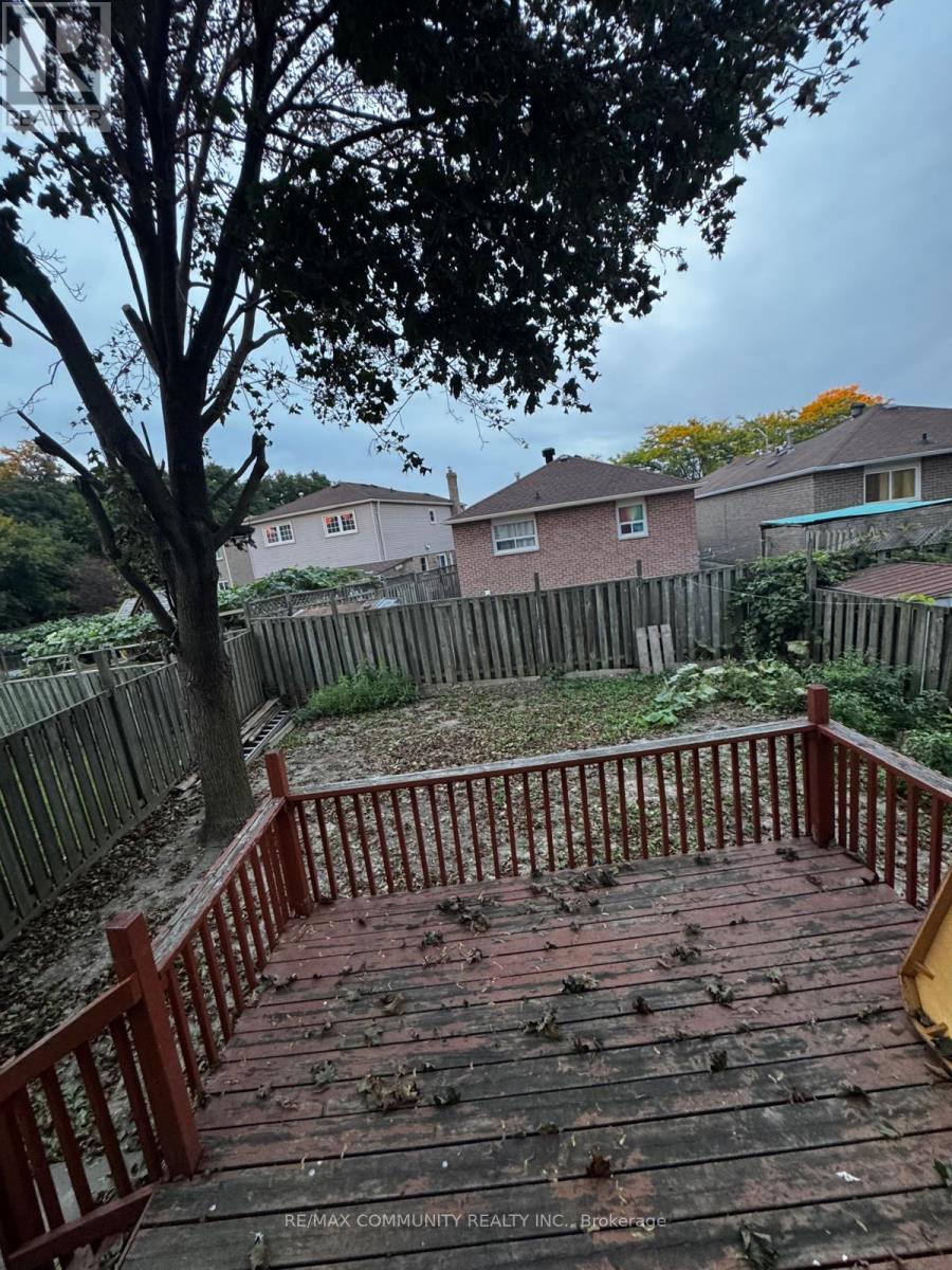 Upper - 56 Overlord Crescent, Toronto, Ontario  M1B 4P3 - Photo 21 - E13822828