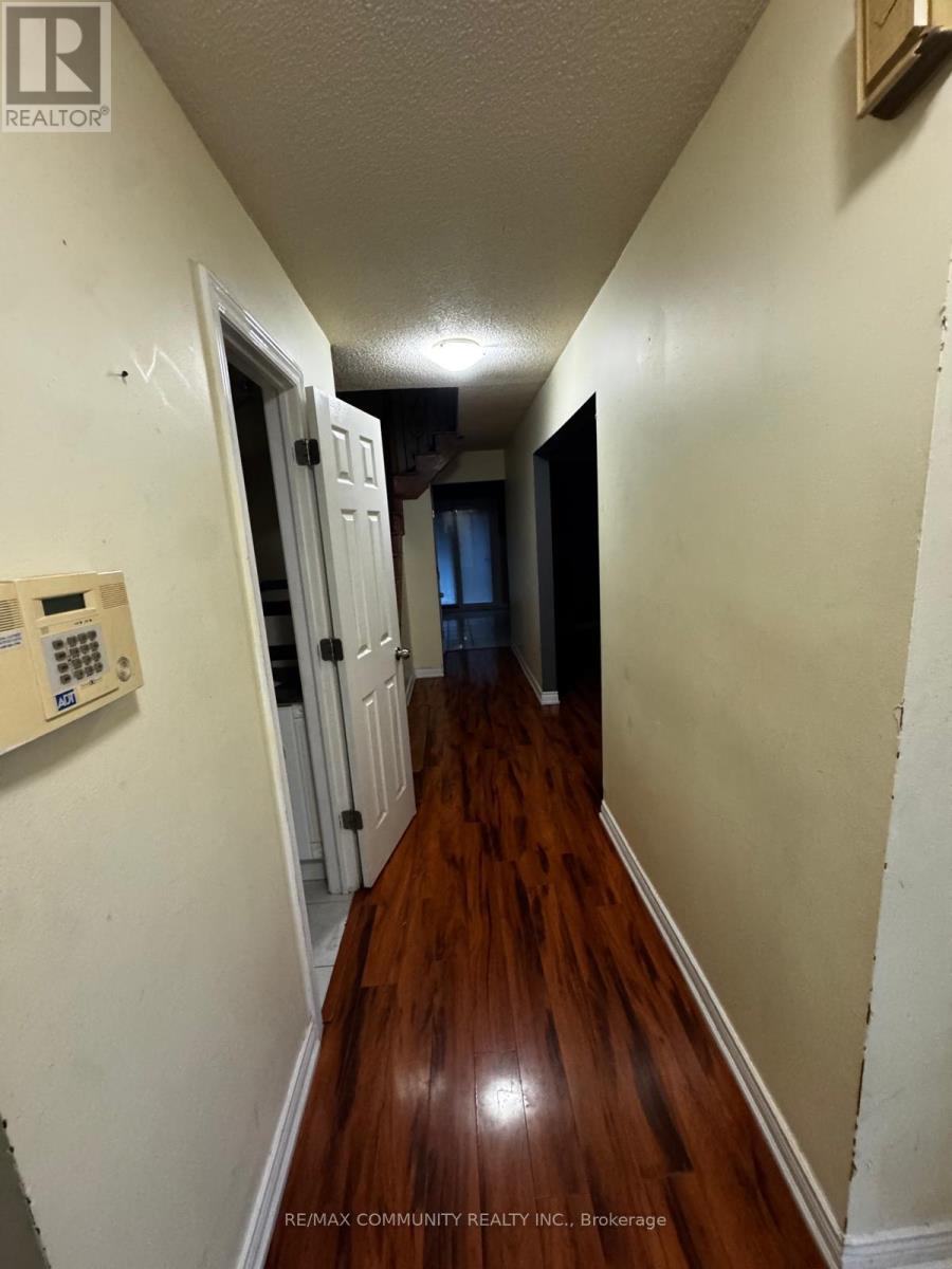 Upper - 56 Overlord Crescent, Toronto, Ontario  M1B 4P3 - Photo 5 - E13822828