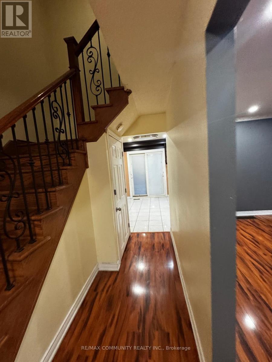 Upper - 56 Overlord Crescent, Toronto, Ontario  M1B 4P3 - Photo 7 - E13822828