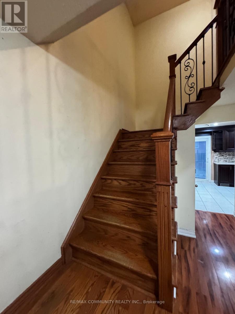 Upper - 56 Overlord Crescent, Toronto, Ontario  M1B 4P3 - Photo 8 - E13822828
