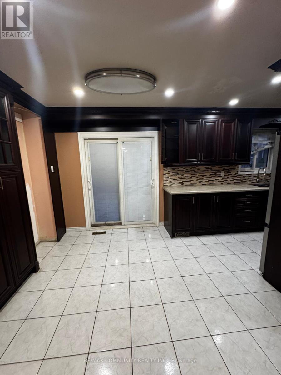 Upper - 56 Overlord Crescent, Toronto, Ontario  M1B 4P3 - Photo 9 - E13822828