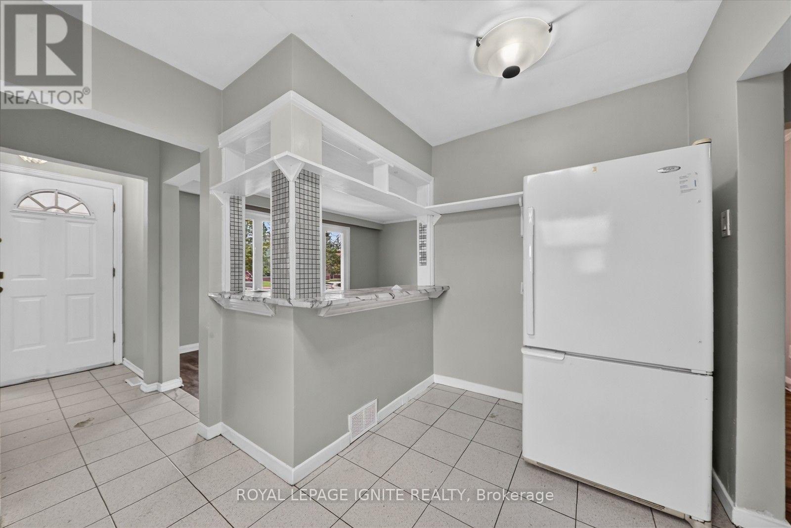 1197 Pharmacy Avenue, Toronto, Ontario  M1R 2H5 - Photo 10 - E13822936