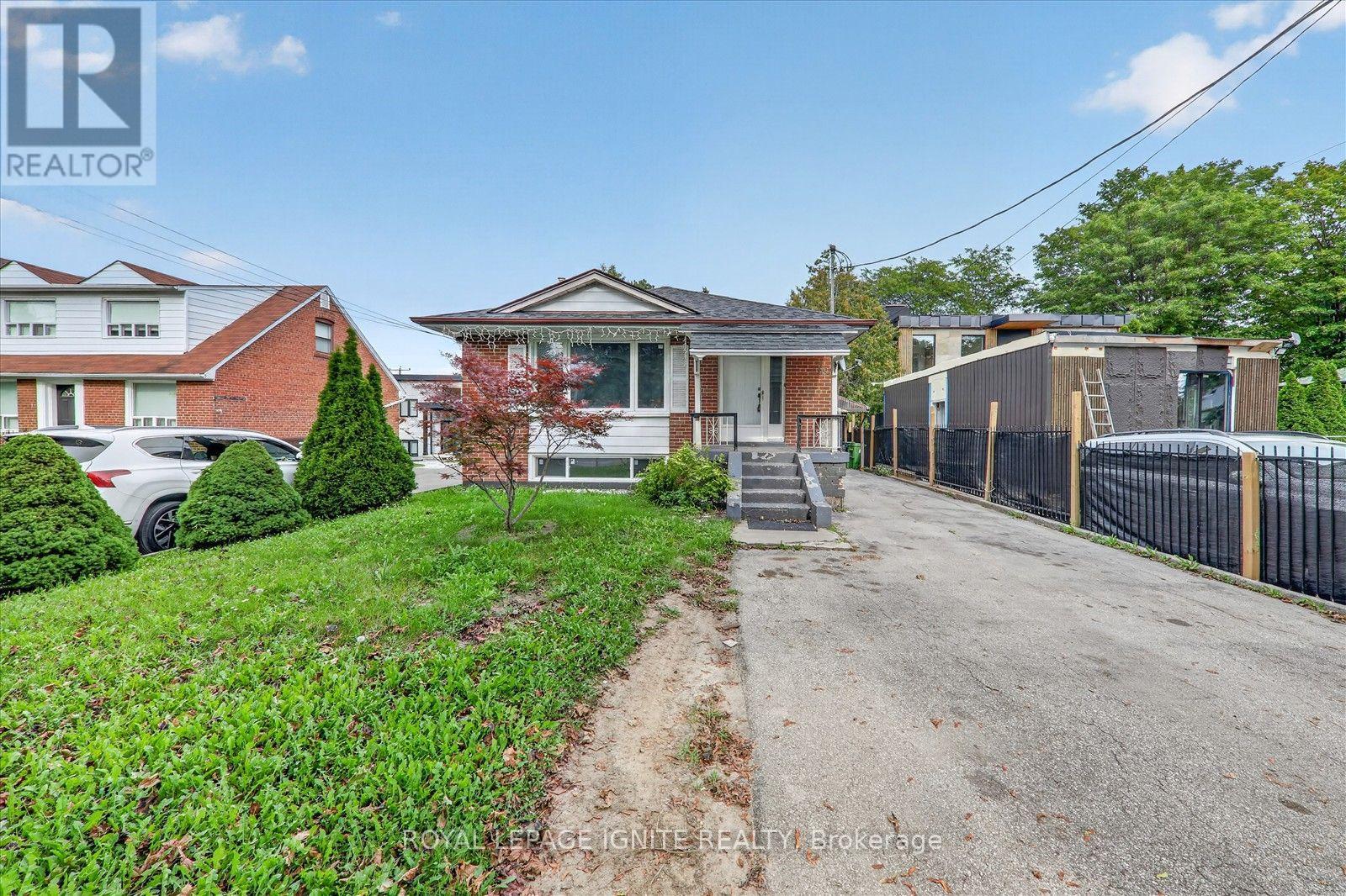 1197 Pharmacy Avenue, Toronto, Ontario  M1R 2H5 - Photo 2 - E13822936