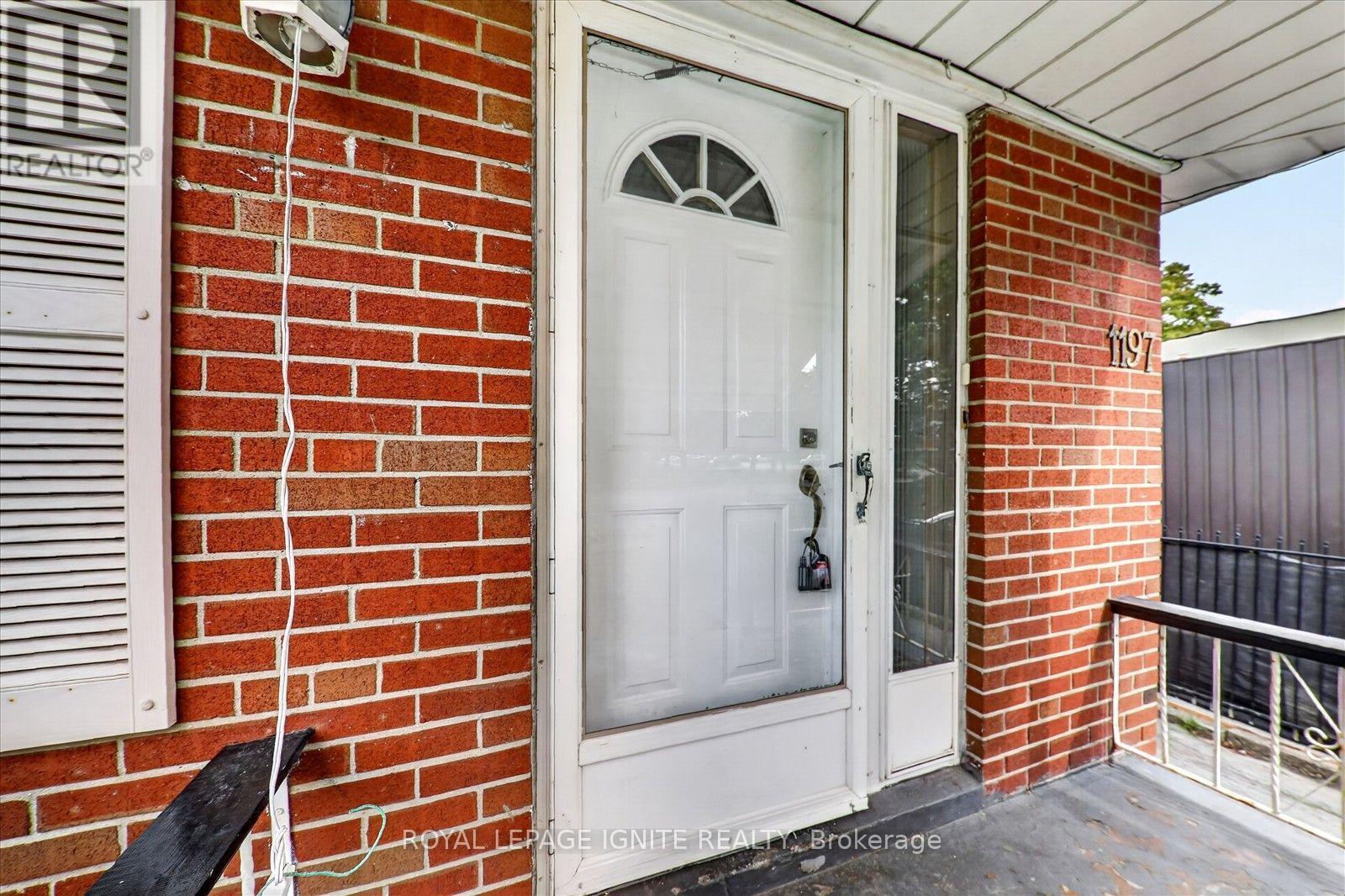 1197 Pharmacy Avenue, Toronto, Ontario  M1R 2H5 - Photo 5 - E13822936