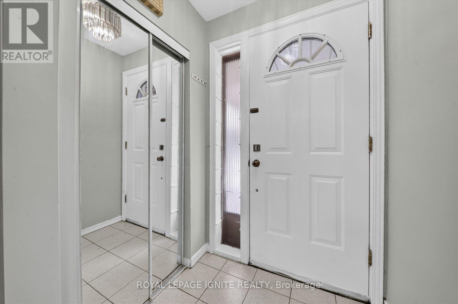 1197 Pharmacy Avenue, Toronto, Ontario  M1R 2H5 - Photo 6 - E13822936