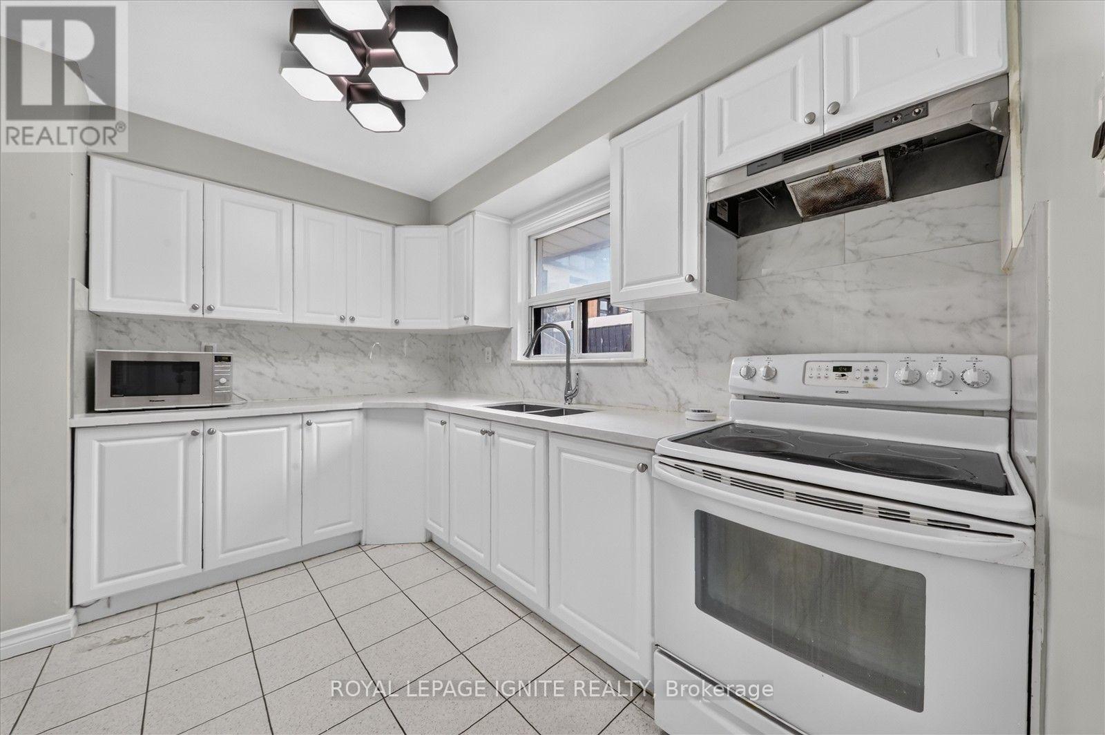 1197 Pharmacy Avenue, Toronto, Ontario  M1R 2H5 - Photo 8 - E13822936