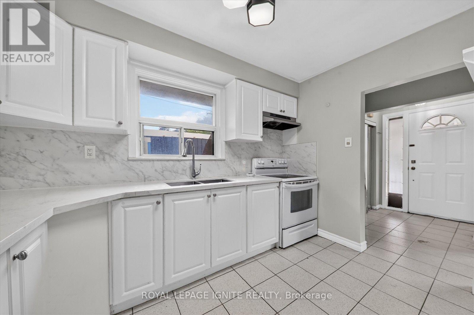 1197 Pharmacy Avenue, Toronto, Ontario  M1R 2H5 - Photo 9 - E13822936