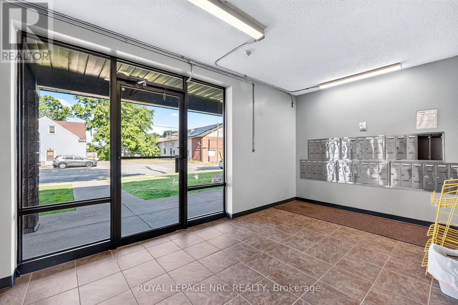 327 - 72 Main Street E, Port Colborne, Ontario  L3K 5Z8 - Photo 2 - X13822750