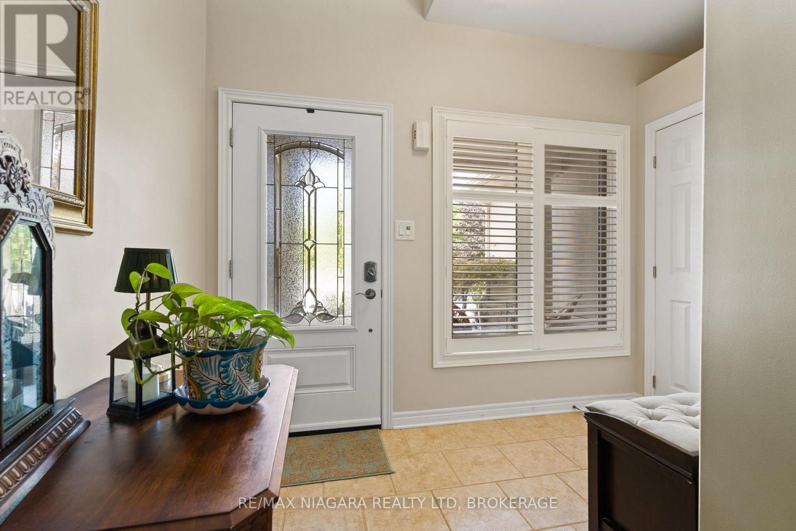 2487 Walker Court, Niagara Falls (Stamford), Ontario L2J 0A2 - Photo 4 - X13822960