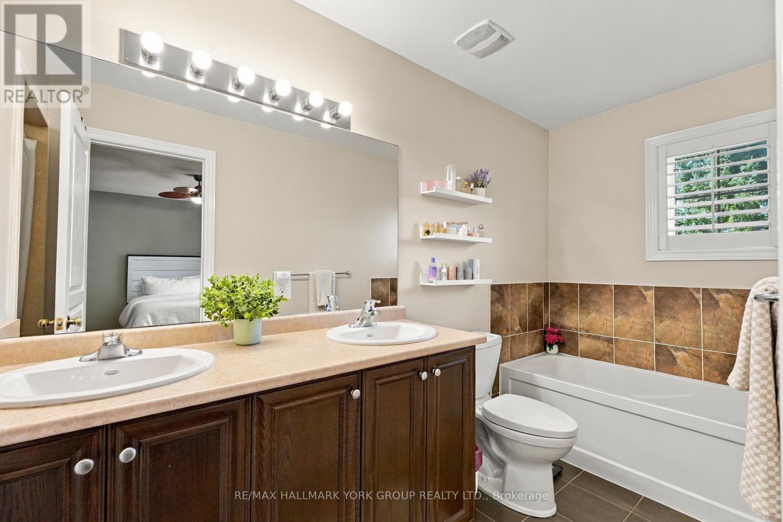 19 Caserta Street, Georgina, Ontario  L4P 0E6 - Photo 23 - N13822672