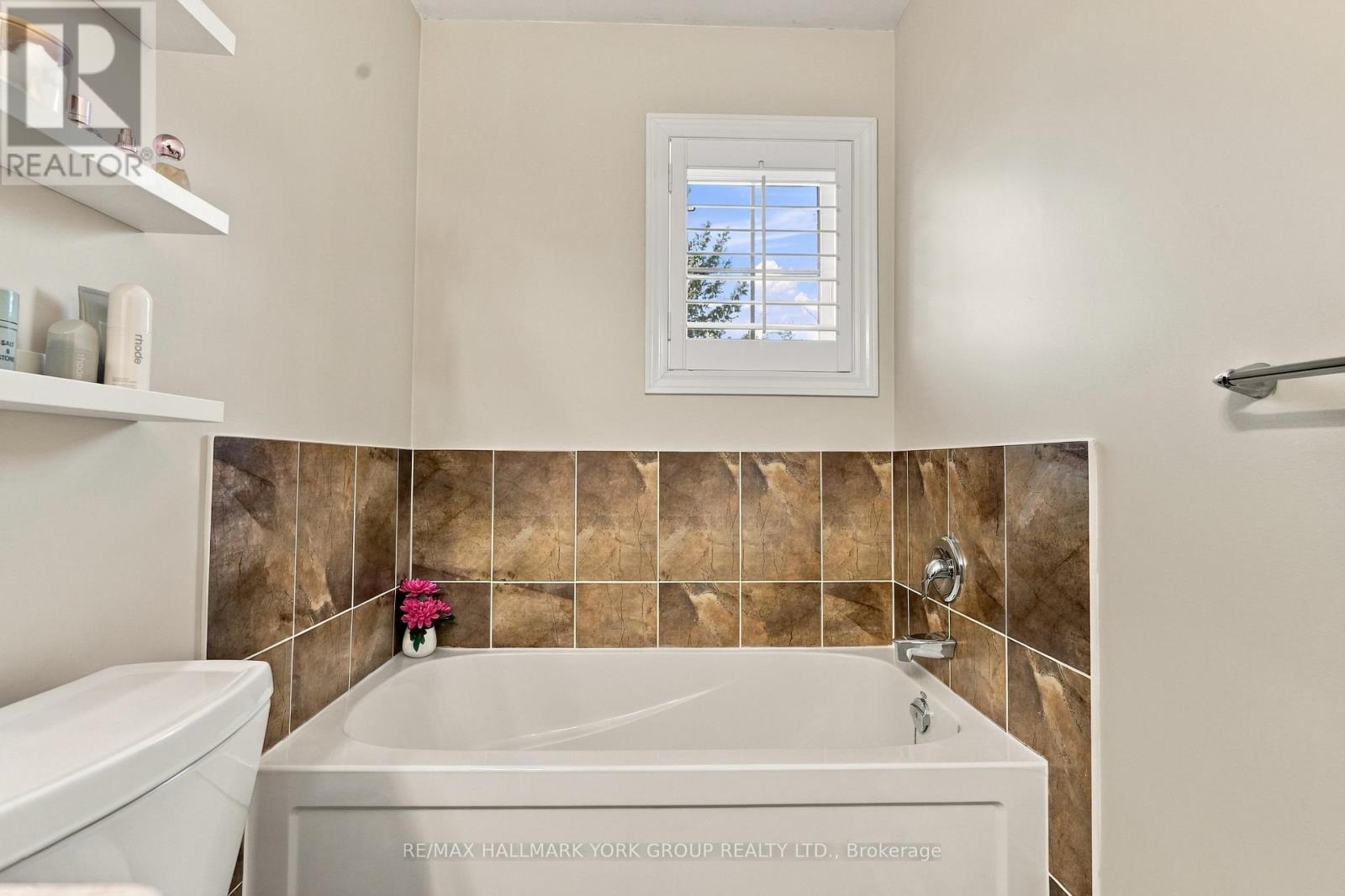 19 Caserta Street, Georgina, Ontario  L4P 0E6 - Photo 24 - N13822672