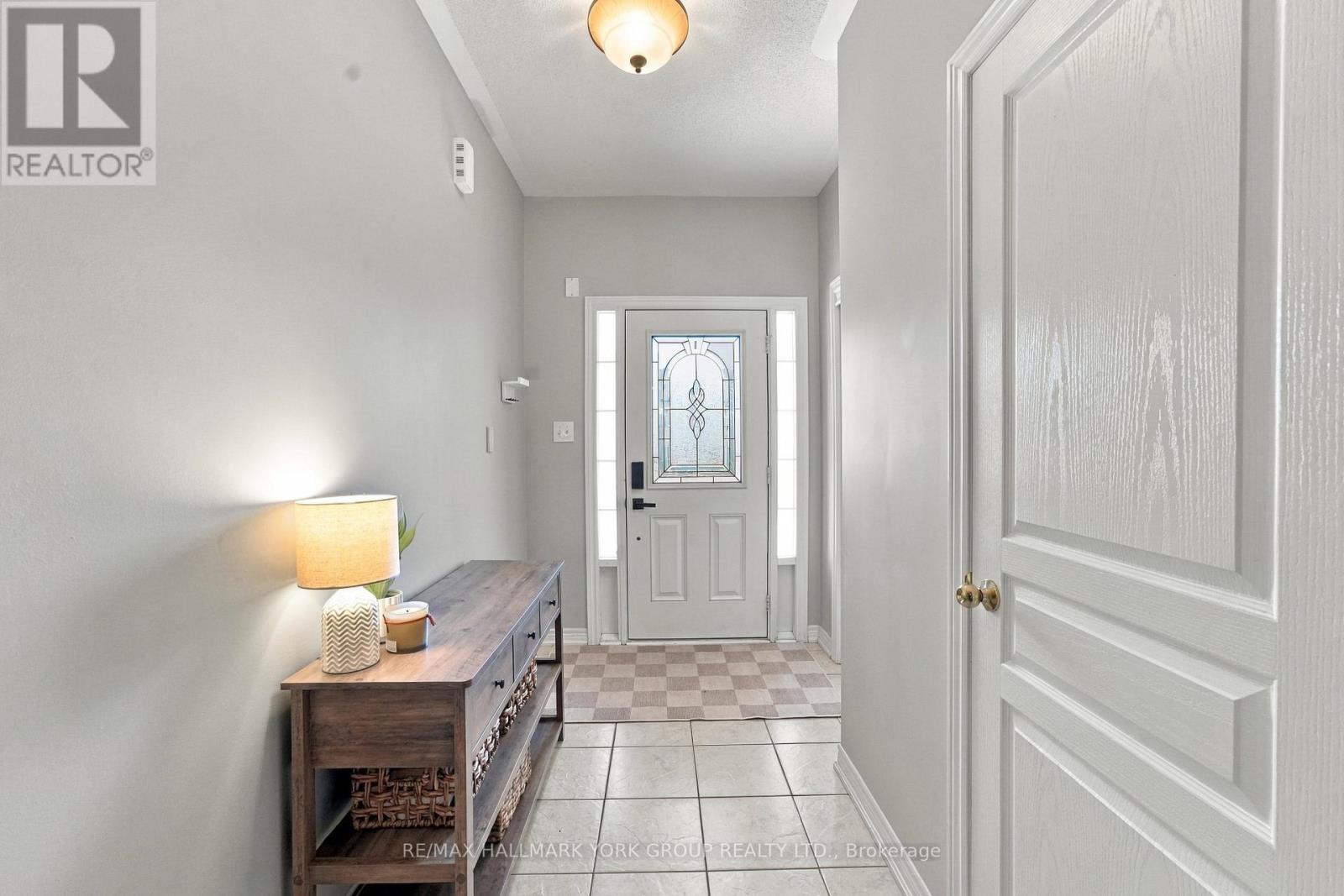 19 Caserta Street, Georgina, Ontario  L4P 0E6 - Photo 5 - N13822672